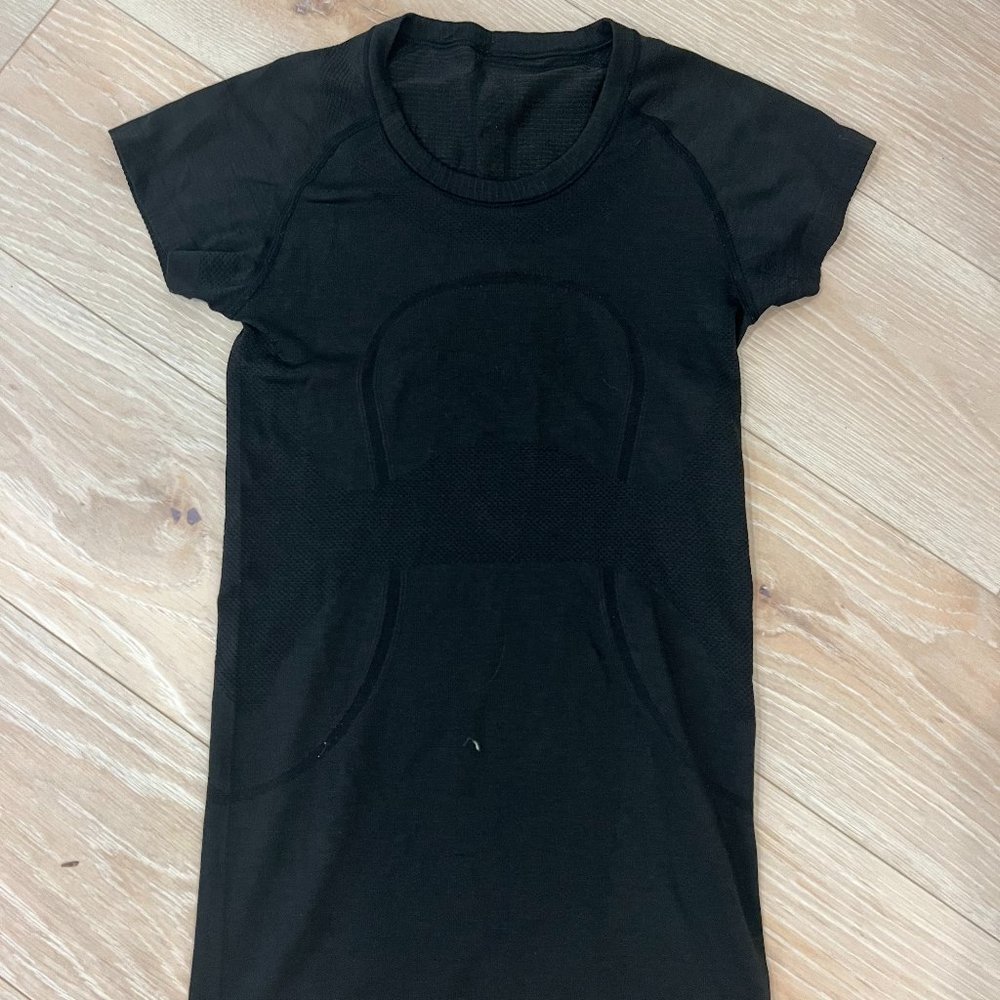 Lululemon Swiftly Tech 2.0 Short Sleeve Shirt Size 4